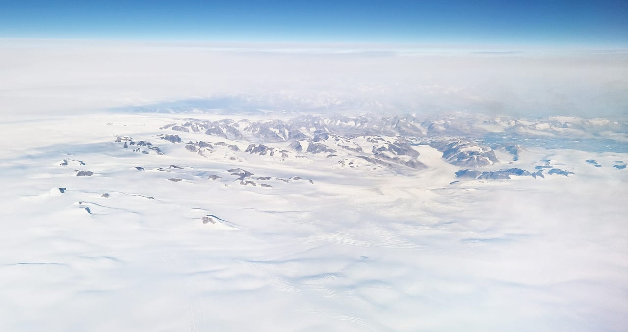 Arctic sea ice under a low sun